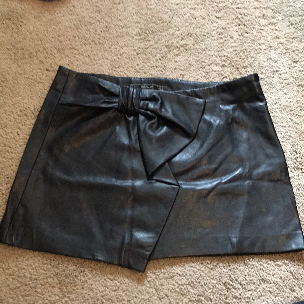 ZARA Trefaluc leather mini skirt with bow 🎀